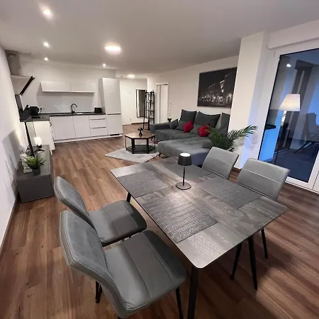 Jellys - 70qm - Balkon - Küche - Parken - 2x Smart Tv - King Size Bett - Nur 5min Zum Europa Park * Rheinhausen