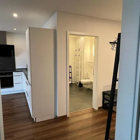 Jellys - 70qm - Balkon - Küche - Parken - 2x Smart Tv - King Size Bett - Nur 5min Zum Europa Park Apartment