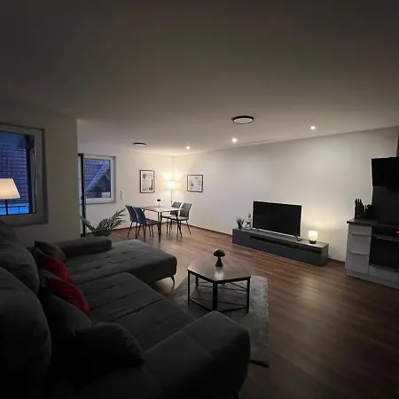 Jellys - 70qm - Balkon - Küche - Parken - 2x Smart Tv - King Size Bett - Nur 5min Zum Europa Park Apartment Rheinhausen