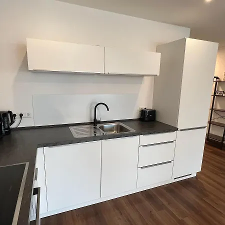 Jellys - 70qm - Balkon - Küche - Parken - 2x Smart Tv - King Size Bett - Nur 5min Zum Europa Park Rheinhausen