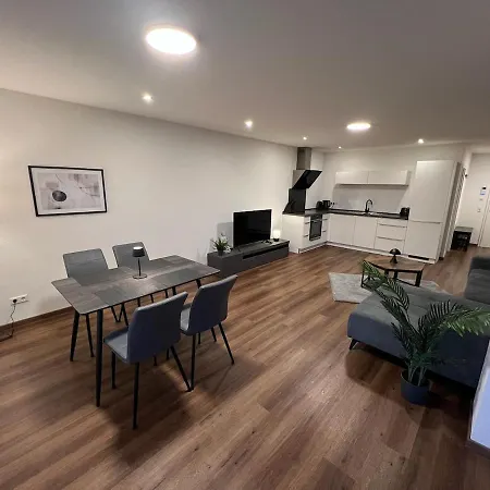 Jellys - 70qm - Balkon - Kueche - Parken - 2x Smart Tv - King Size Bett - Nur 5min Zum Europa Park