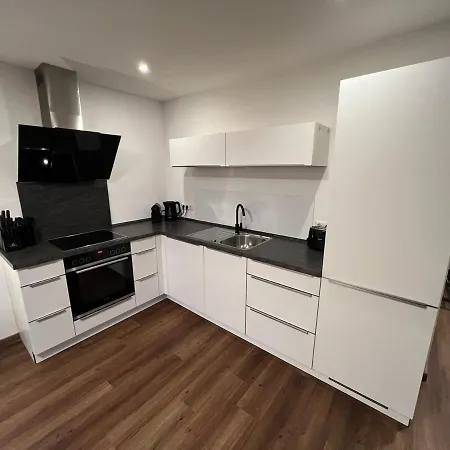 Jellys - 70qm - Balkon - Kueche - Parken - 2x Smart Tv - King Size Bett - Nur 5min Zum Europa Park Rheinhausen