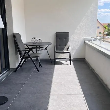 Jellys - 70qm - Balkon - Kueche - Parken - 2x Smart Tv - King Size Bett - Nur 5min Zum Europa Park Apartman