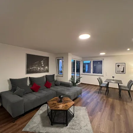 Jellys - 70qm - Balkon - Küche - Parken - 2x Smart Tv - King Size Bett - Nur 5min Zum Europa Park Apartment Rheinhausen