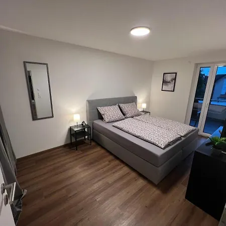 Jellys - 70qm - Balkon - Kueche - Parken - 2x Smart Tv - King Size Bett - Nur 5min Zum Europa Park Daire *