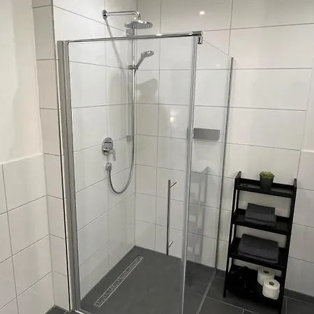 Jellys - 70qm - Balkon - Kueche - Parken - 2x Smart Tv - King Size Bett - Nur 5min Zum Europa Park Daire