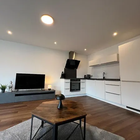 Jellys - 70qm - Balkon - Küche - Parken - 2x Smart Tv - King Size Bett - Nur 5min Zum Europa Park Apartment *