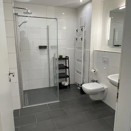 Jellys - 70qm - Balkon - Kueche - Parken - 2x Smart Tv - King Size Bett - Nur 5min Zum Europa Park Rheinhausen