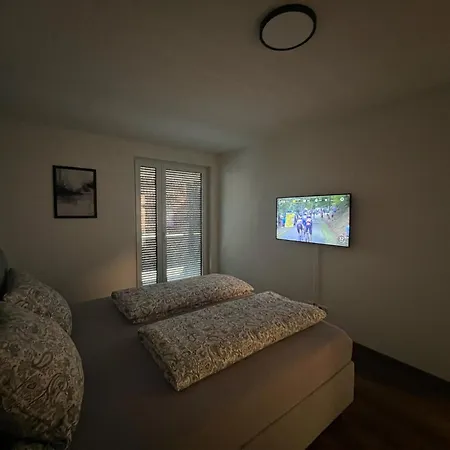 Apartman Jellys - 70qm - Balkon - Kueche - Parken - 2x Smart Tv - King Size Bett - Nur 5min Zum Europa Park Rheinhausen