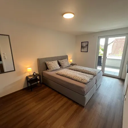 Jellys - 70qm - Balkon - Kueche - Parken - 2x Smart Tv - King Size Bett - Nur 5min Zum Europa Park Daire Rheinhausen