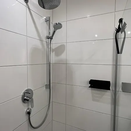 Jellys - 70qm - Balkon - Kueche - Parken - 2x Smart Tv - King Size Bett - Nur 5min Zum Europa Park Daire Rheinhausen