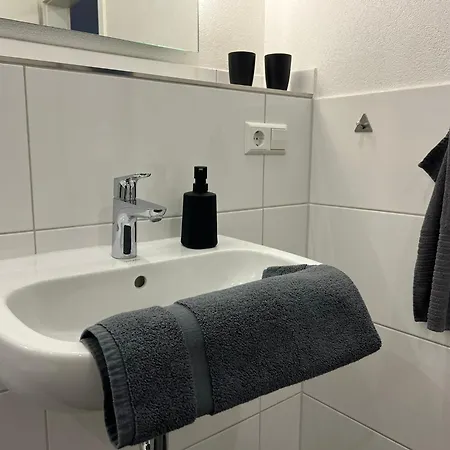 Apartment Jellys - 70qm - Balkon - Küche - Parken - 2x Smart Tv - King Size Bett - Nur 5min Zum Europa Park Rheinhausen