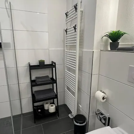 Jellys - 70qm - Balkon - Kueche - Parken - 2x Smart Tv - King Size Bett - Nur 5min Zum Europa Park Rheinhausen